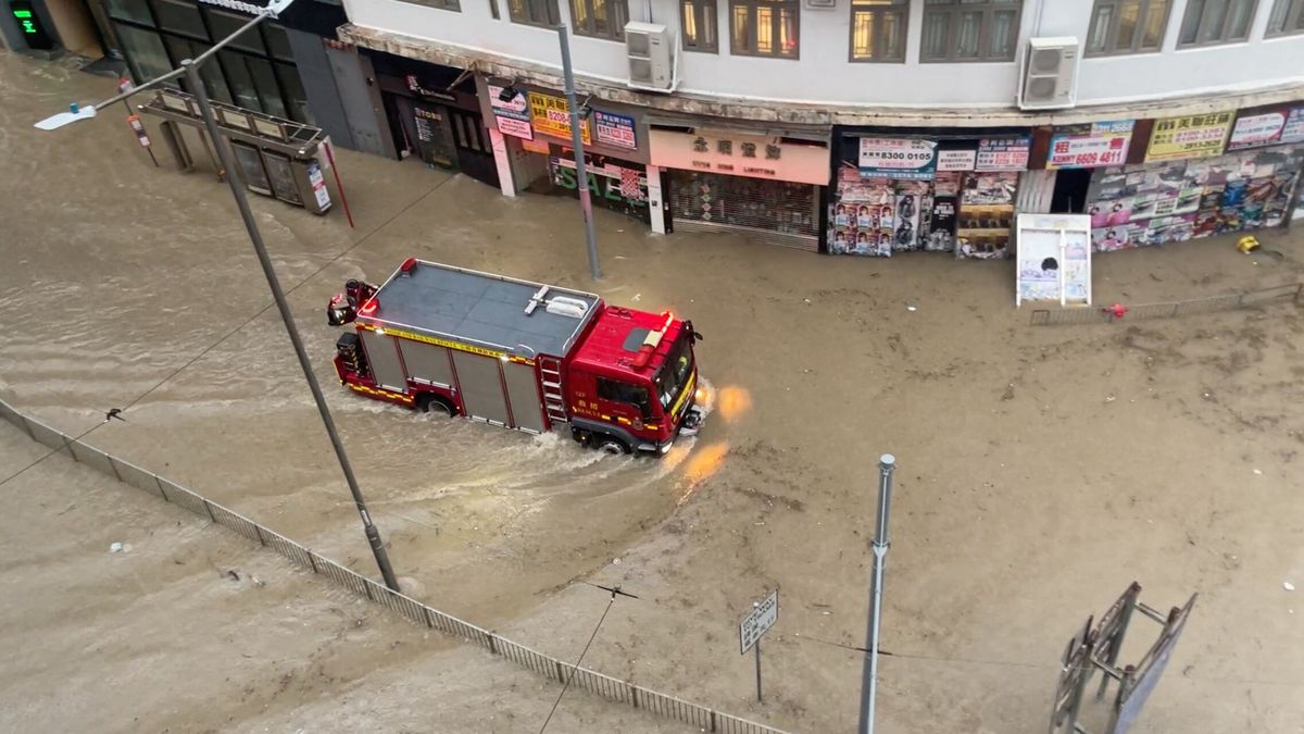 Un temporal sin precedentes provoca graves inundaciones en Hong Kong