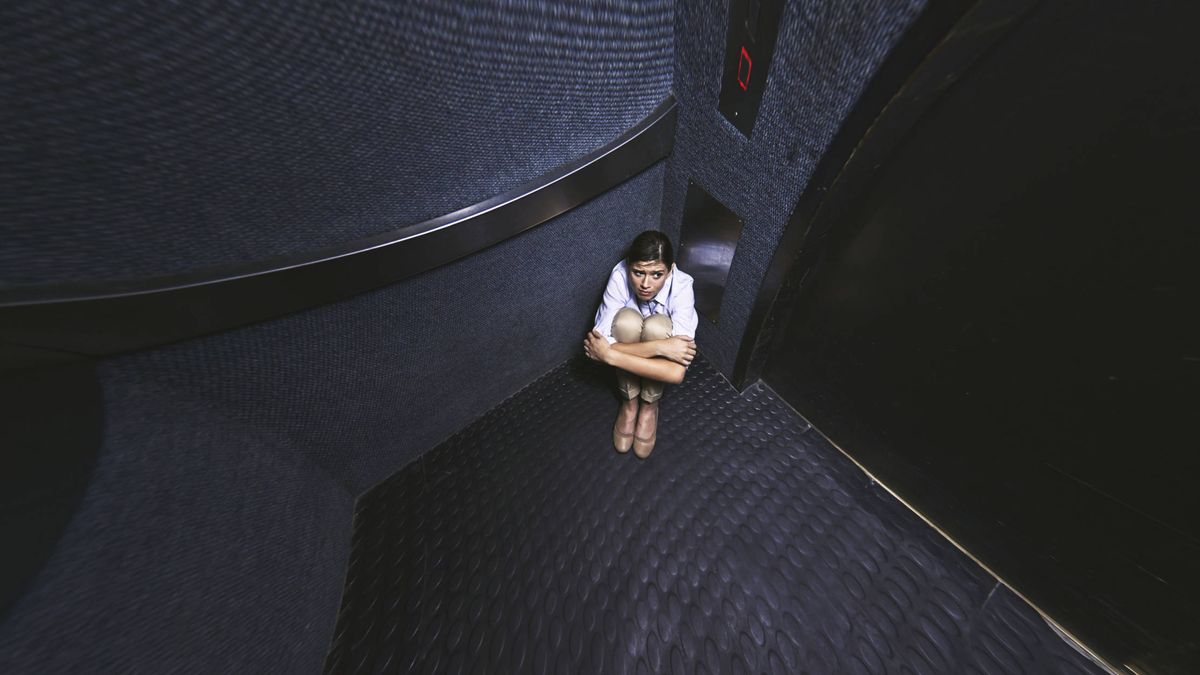 13 cosas que debes dejar de hacer (como pulsar 'cerrar puertas' en el ascensor)
