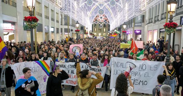 Foto: Manifestación en el centro de Málaga contra la irrupción de Vox. (EFE)