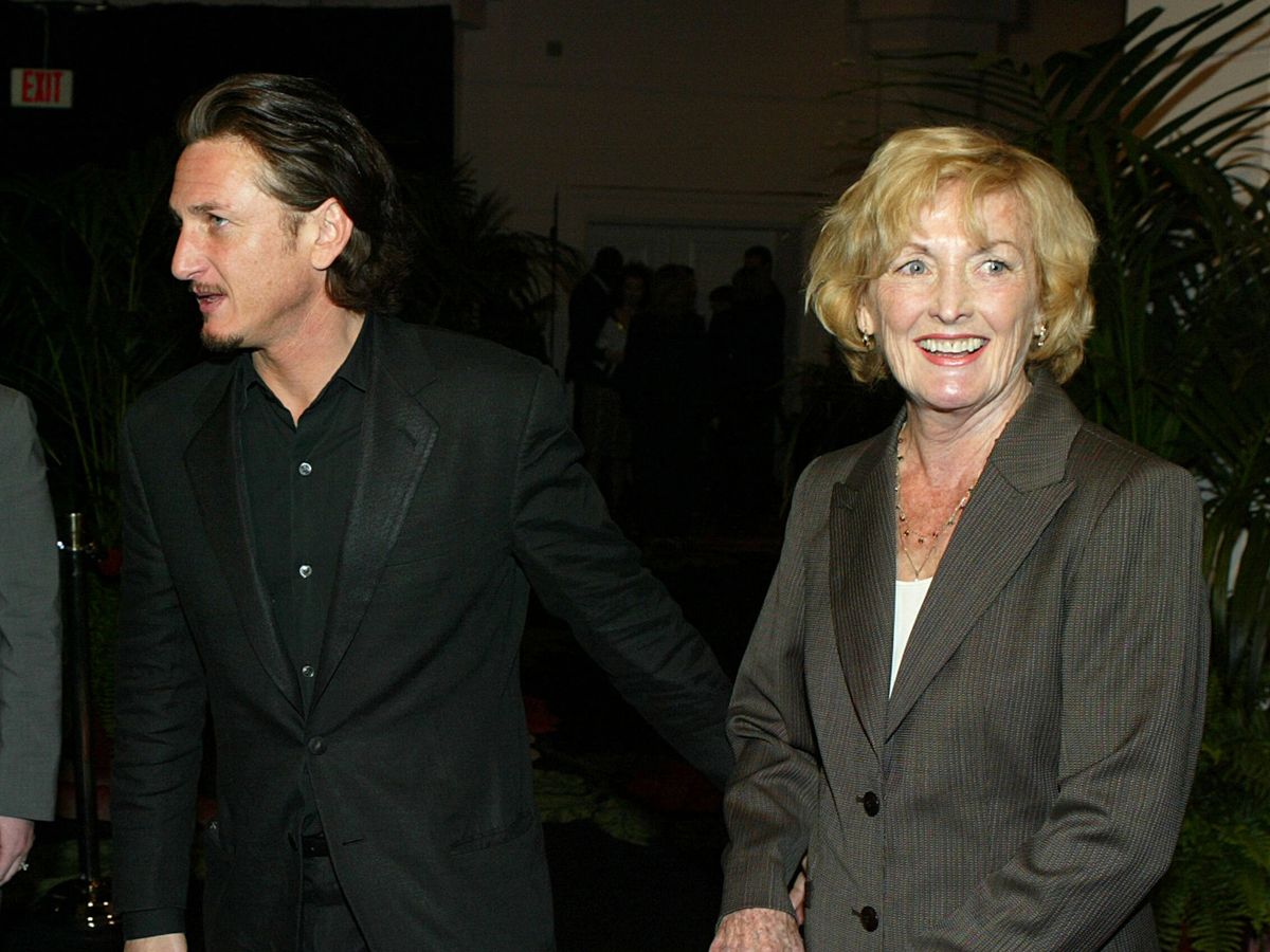 Foto: Sean Penn junto a su madre, Eileen Ryan. (Getty/Kevin Winter)