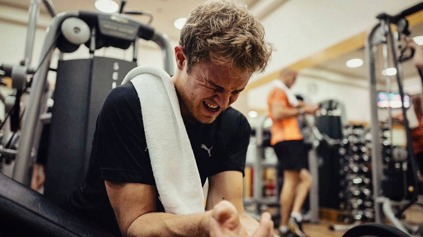 Foto: Nico Rosberg entrenando en el gimnasio (@nicorosberg).