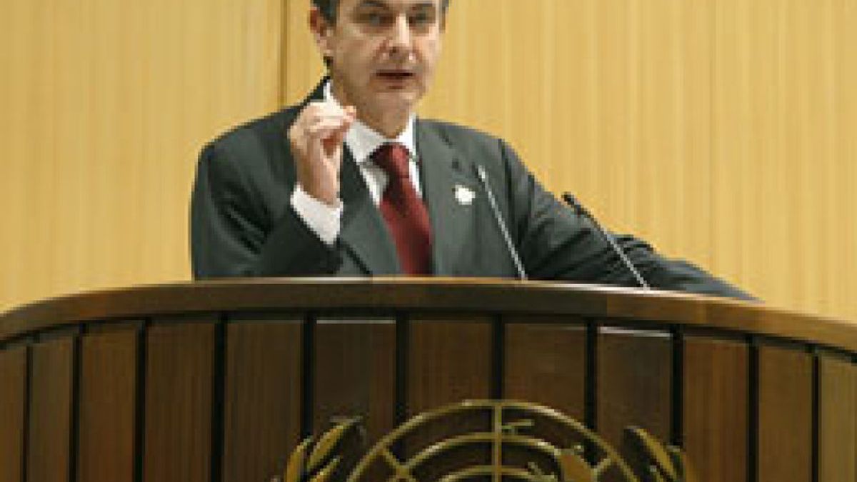 Zapatero pide a África más contundencia contra la piratería y el terrorismo