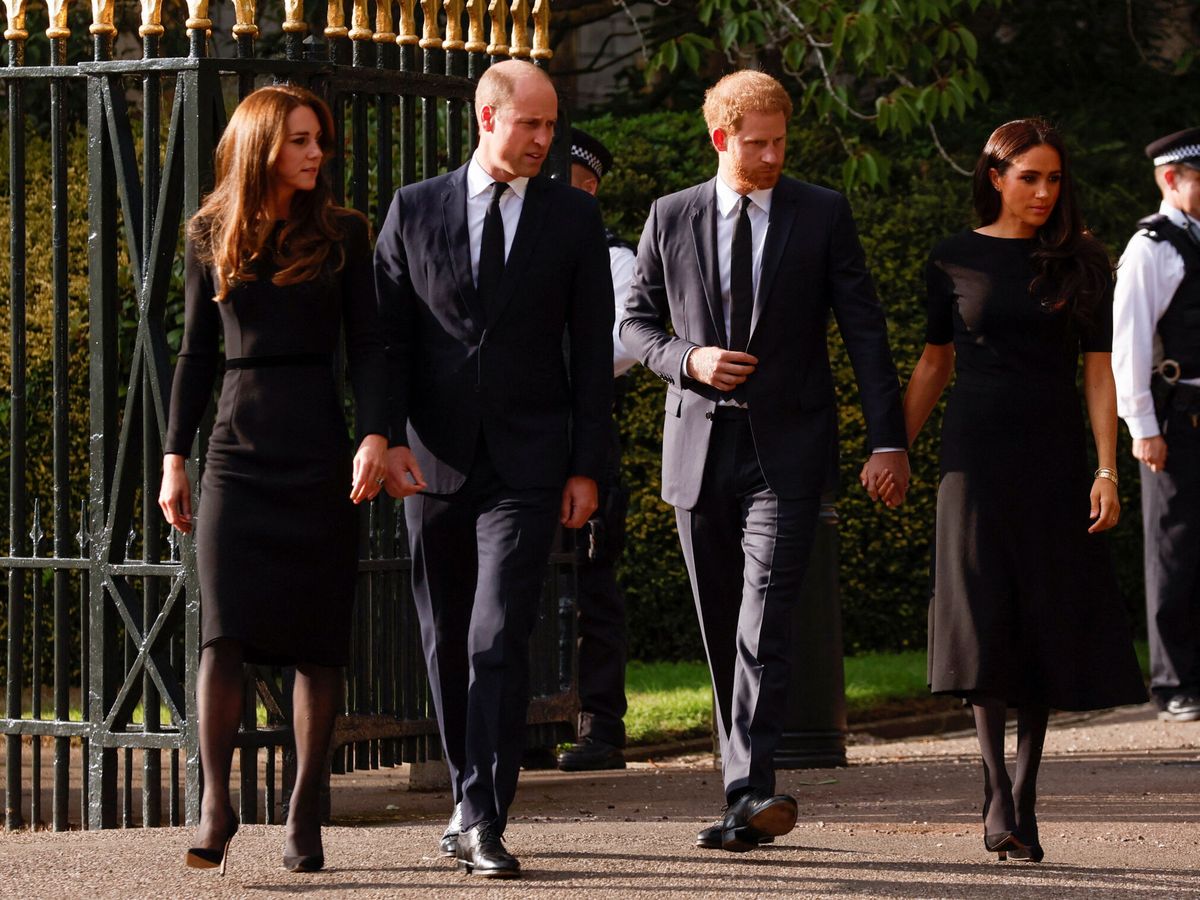 Foto: Los Sussex, junto a los príncipes de Gales. (Reuters/Andrew Couldridge)
