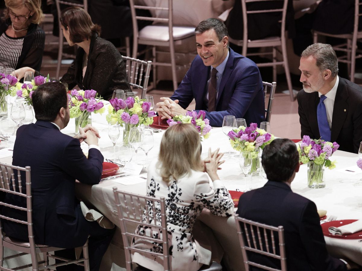Foto: Pedro Sánchez y Pere Aragonès, cenando juntos en la cena de inauguración del Mobile World Congress el pasado mes de febrero. (EFE/Quique García)