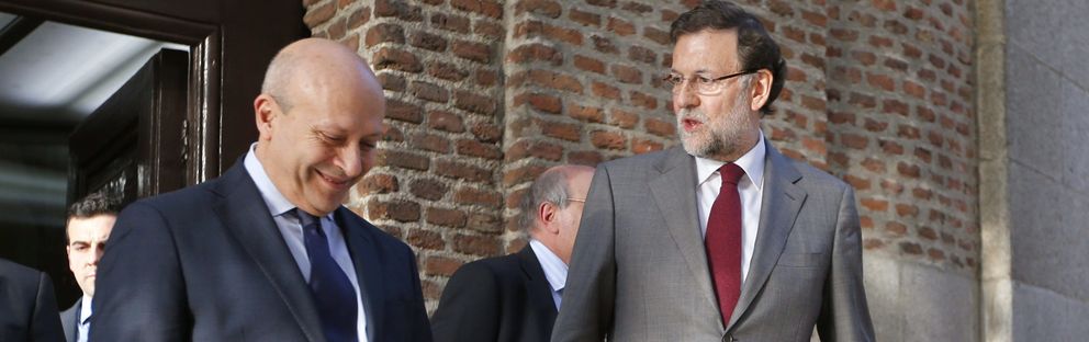Rajoy acompaña a Wert en la presentación de un libro (Efe)