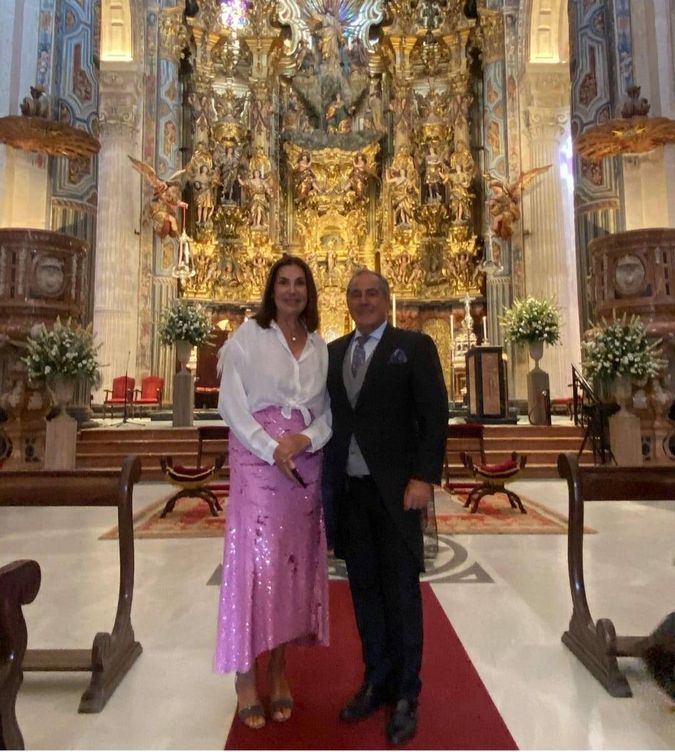 Carmen con el vizconde de Torre Hidalgo en la boda de su sobrina Blanca. (Redes sociales)