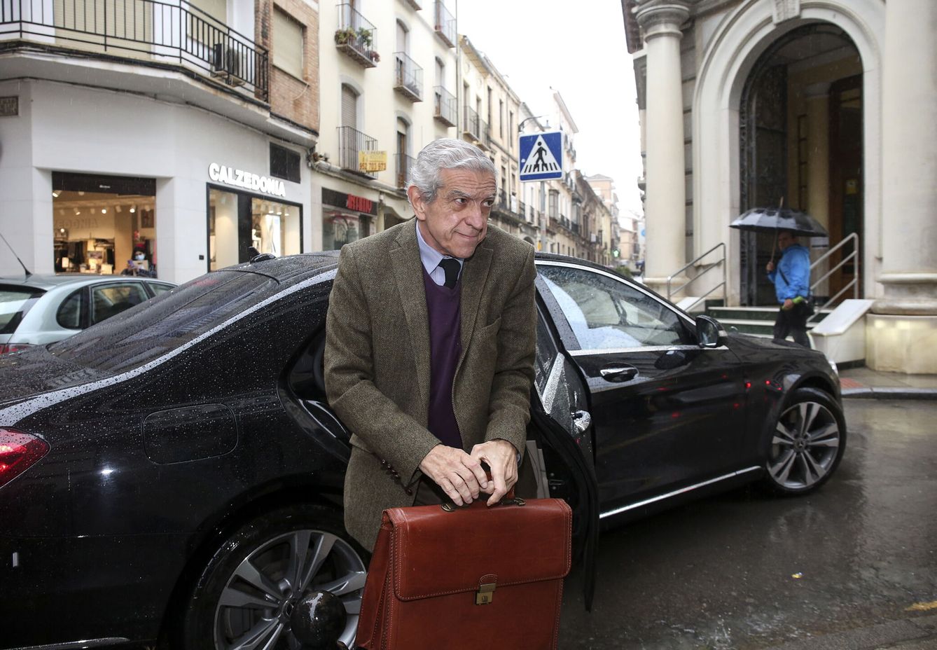 El expresidente de la Fundación Unicaja Braulio Medel, a su llegada a uno de sus últimos patronatos en marzo de 2022. (EFE/Daniel Pérez)