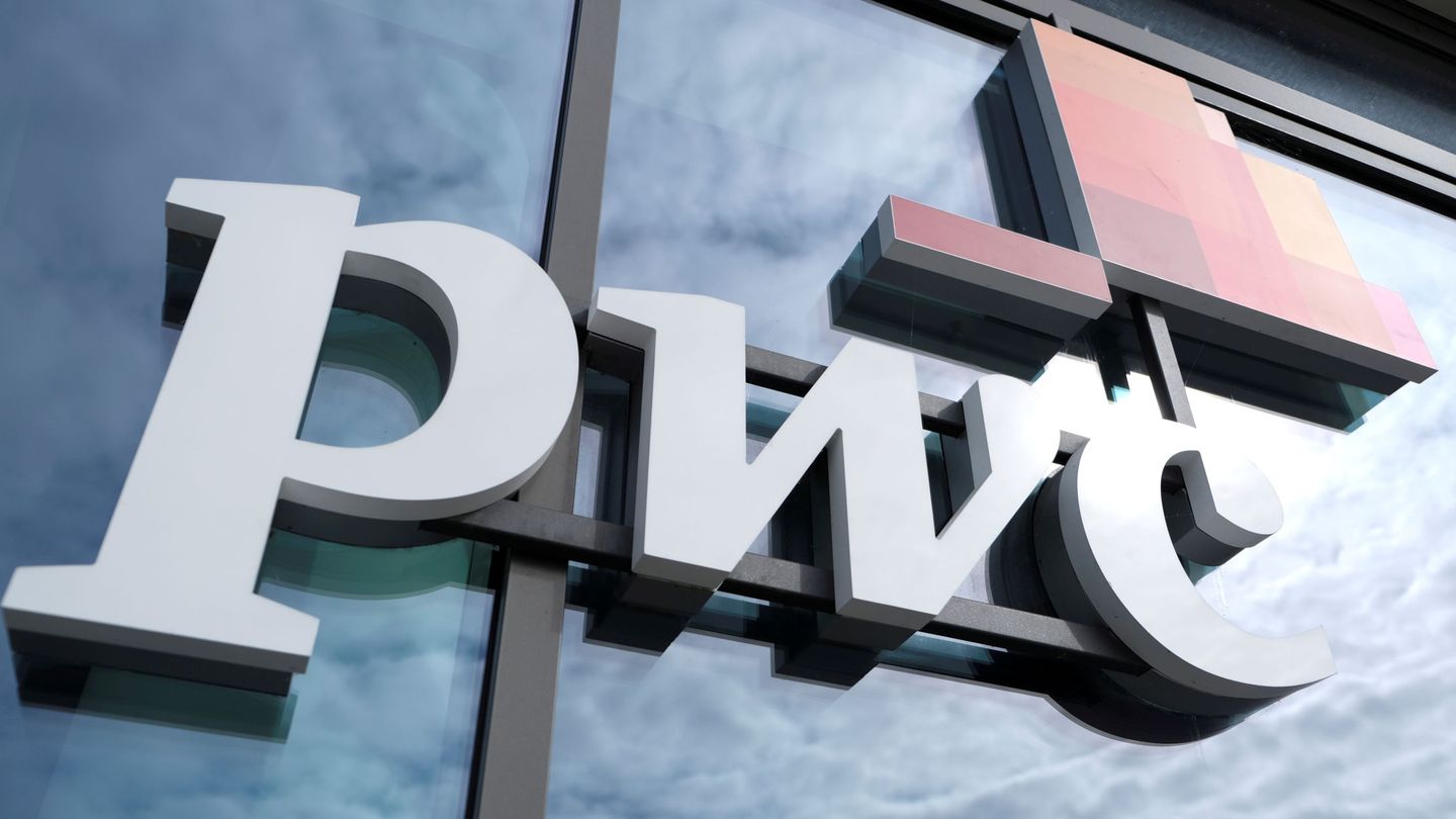 Logo de PwC, la 'Big Four' que lideró la investigación interna de BBVA. (Reuters)
