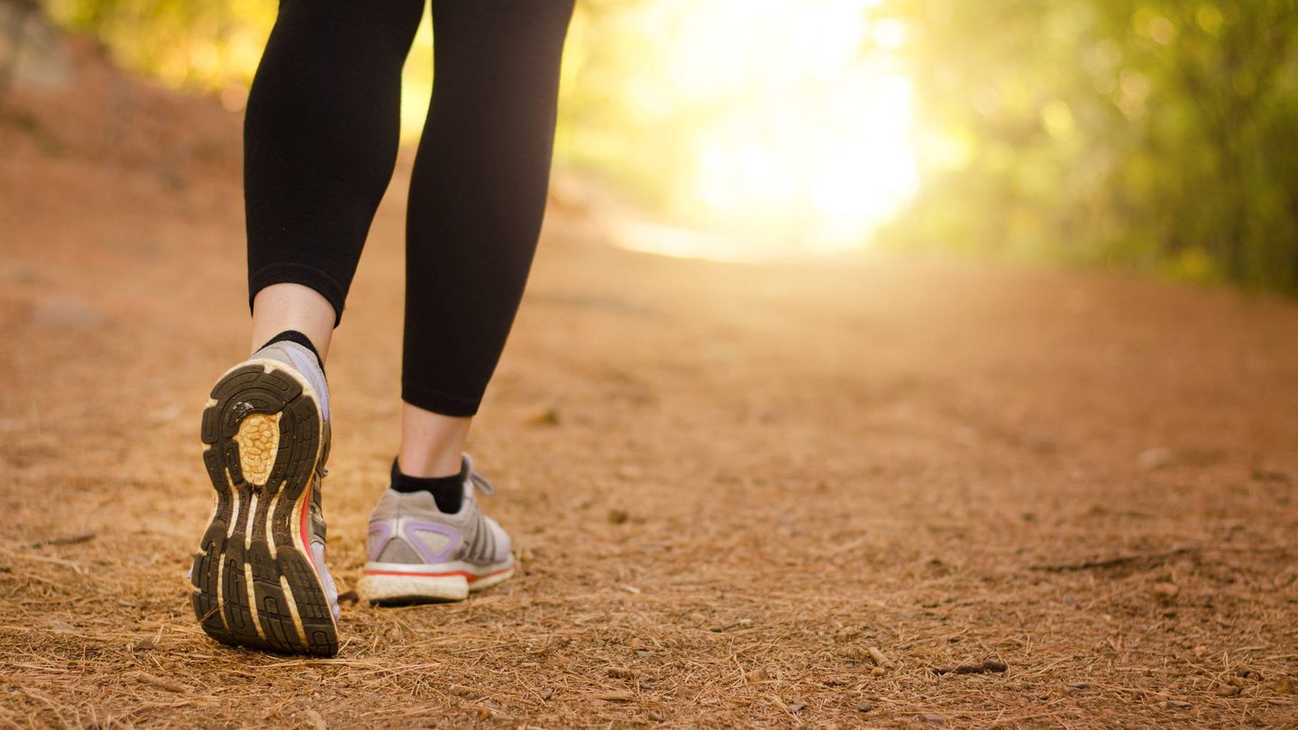 Caminar es uno de los deportes más aconsejables para adelgazar