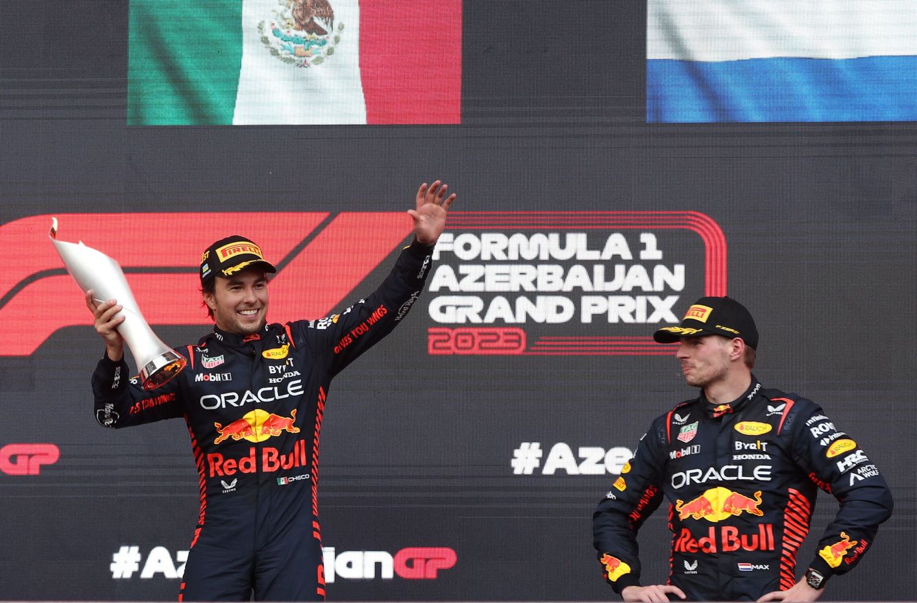 'Checo' (1º) y Verstappen (2º), en el podio de Azerbaiyán. (EFE/Ali Haider) 