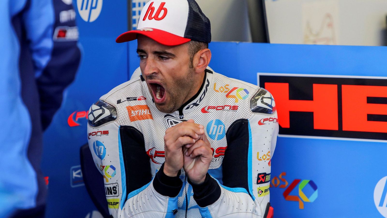 Foto: Héctor Barberá, bostezando, cuando estaba en Moto2. (EFE)