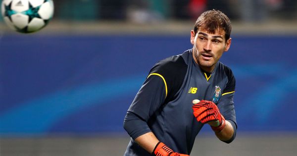 Foto: Iker Casillas entrenando justo antes de un partido de Champions. (Reuters)