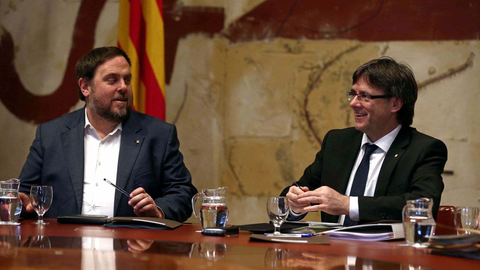 Foto: El conseller de Hacienda de Cataluña, Oriol Junqueras, junto al presidente Carles Puigdemont (Efe)