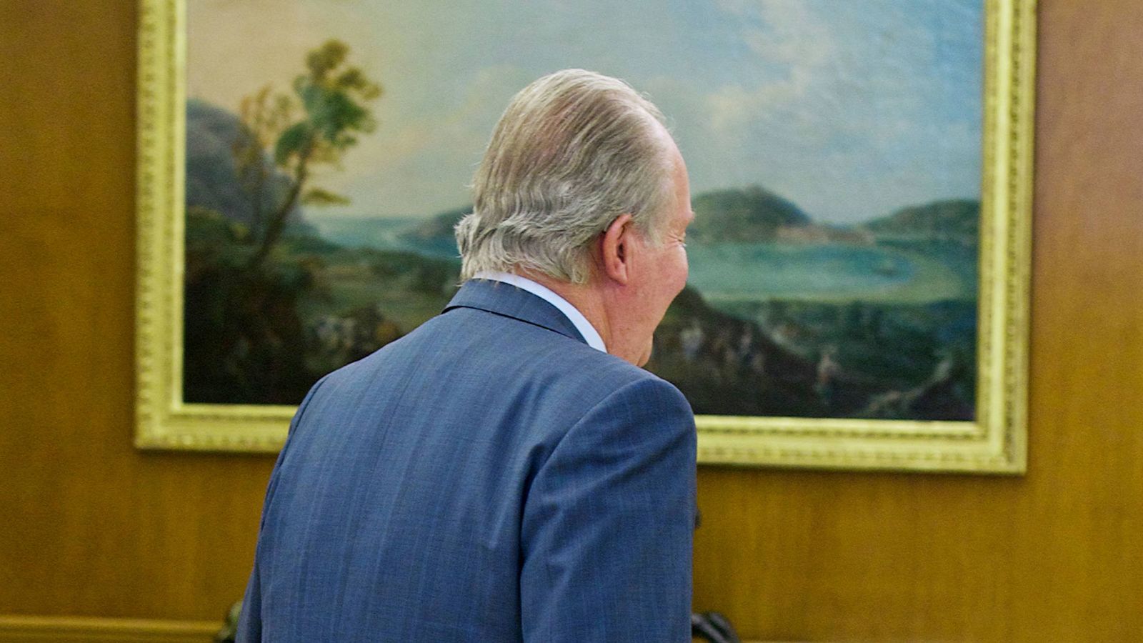 Foto: El rey Juan Carlos, en su despacho del Palacio Real. (Getty)