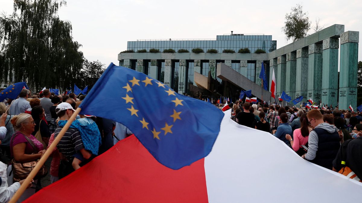 Bruselas intenta recuperar el pulso contra la deriva autoritaria en Polonia y Hungría