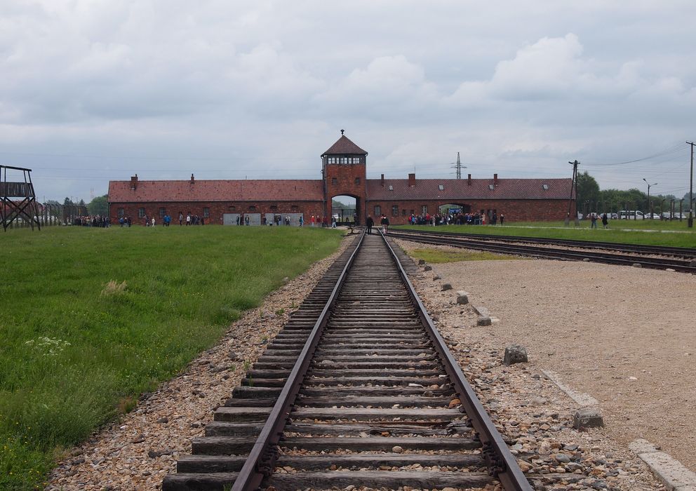 Foto: Entrada al campo de Auschwitz (Paul Arps)