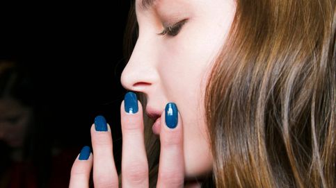 El azul, sea cual sea su tono, es el esmalte de uñas de la temporada, palabra de Instagram