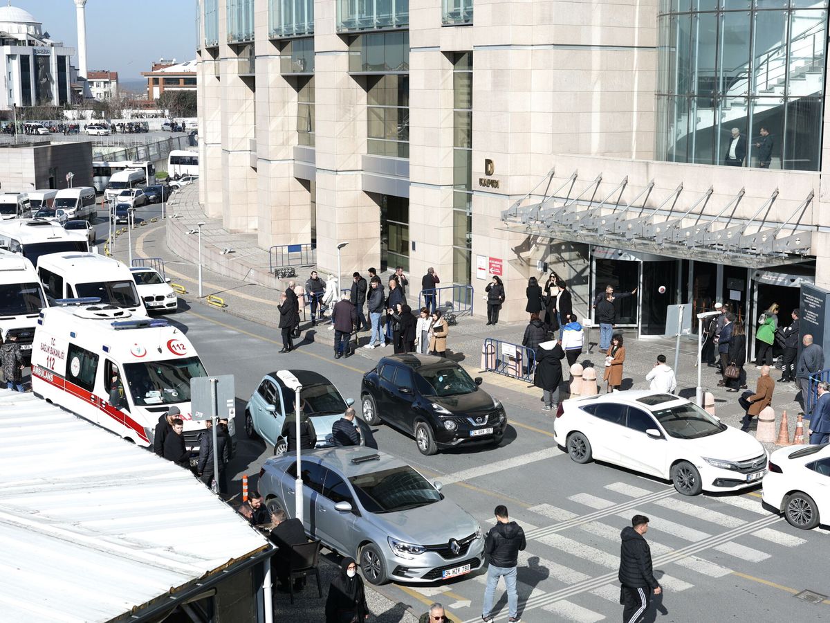Foto: La Policía tras el ataque de Estambul. (EFE/Berk Ozkan)
