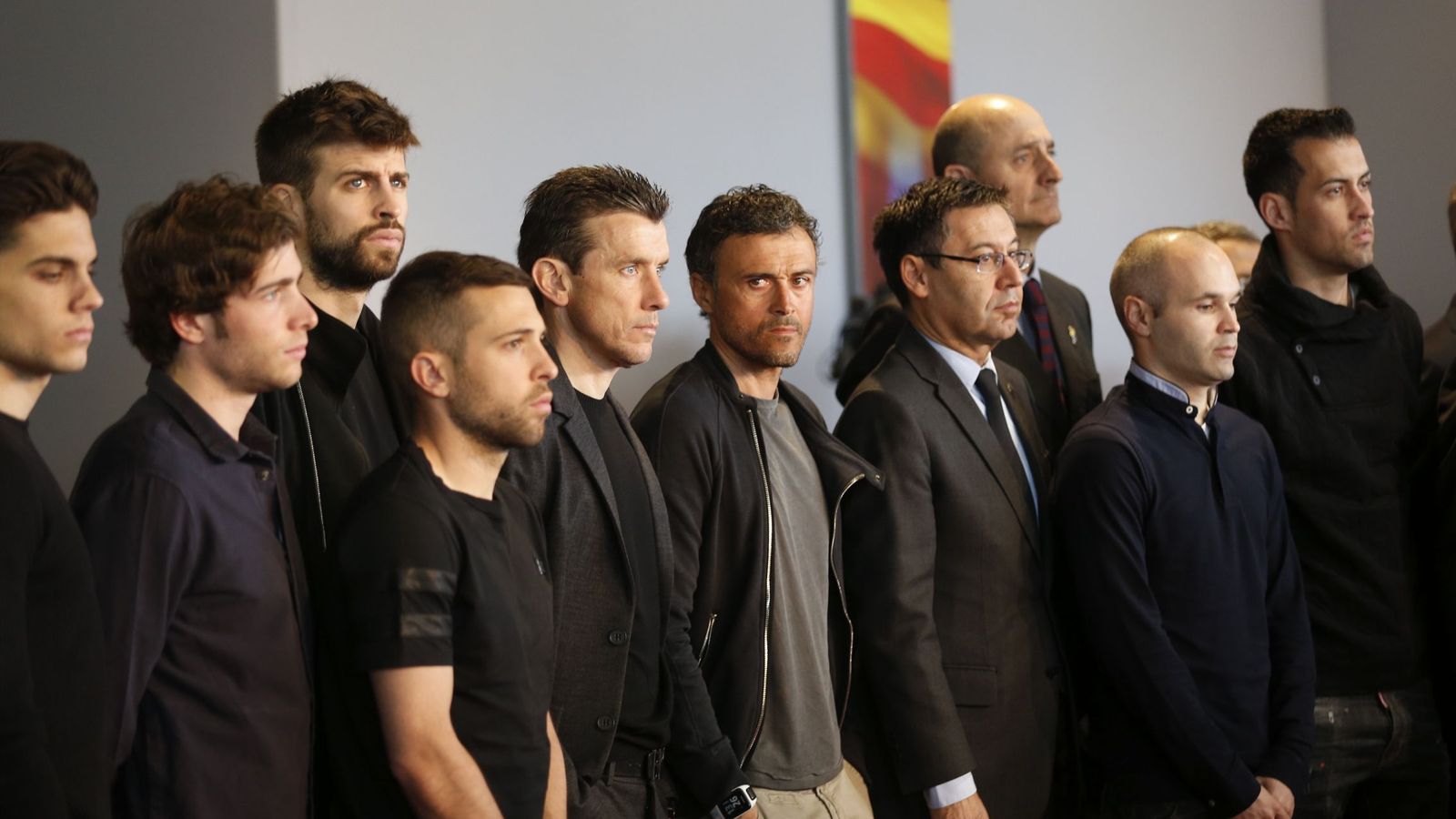 Foto: La plantilla del Barcelona en el adiós a Cruyff (EFE). 