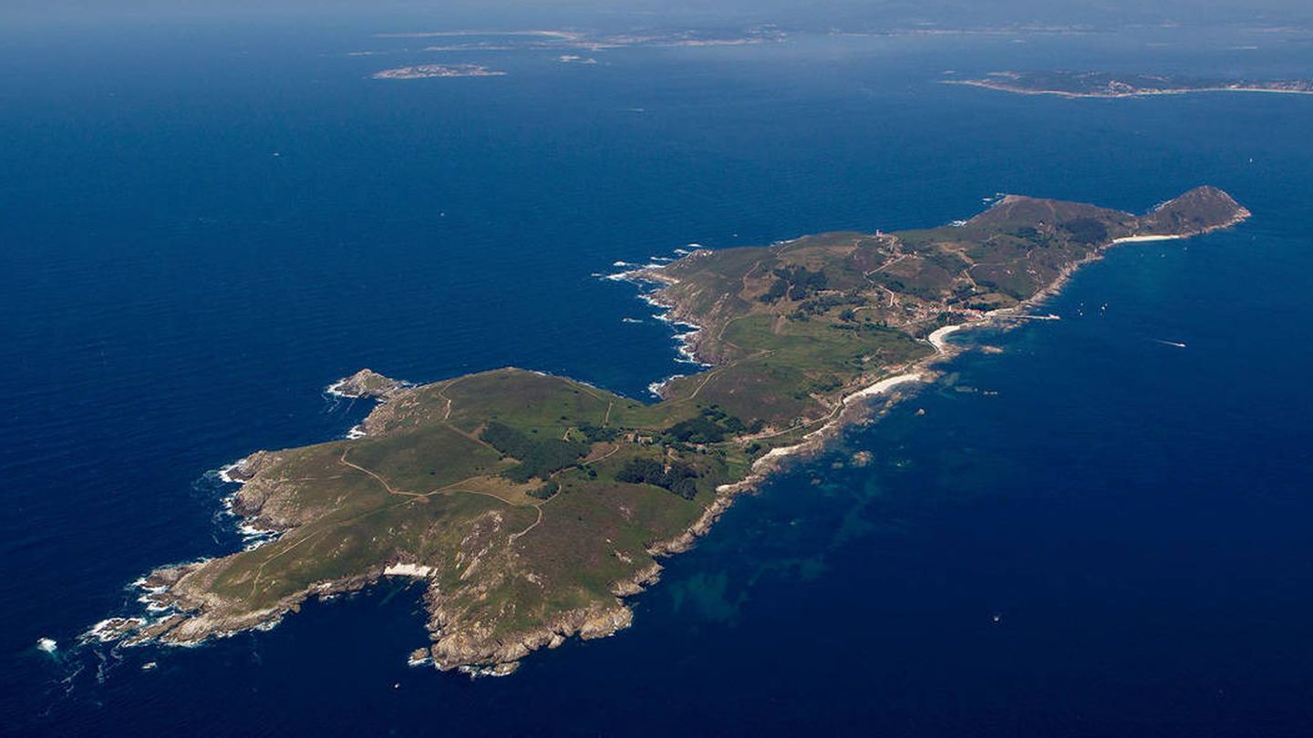 La isla de Ons, a vista de pájaro. (riasbaixas.info)