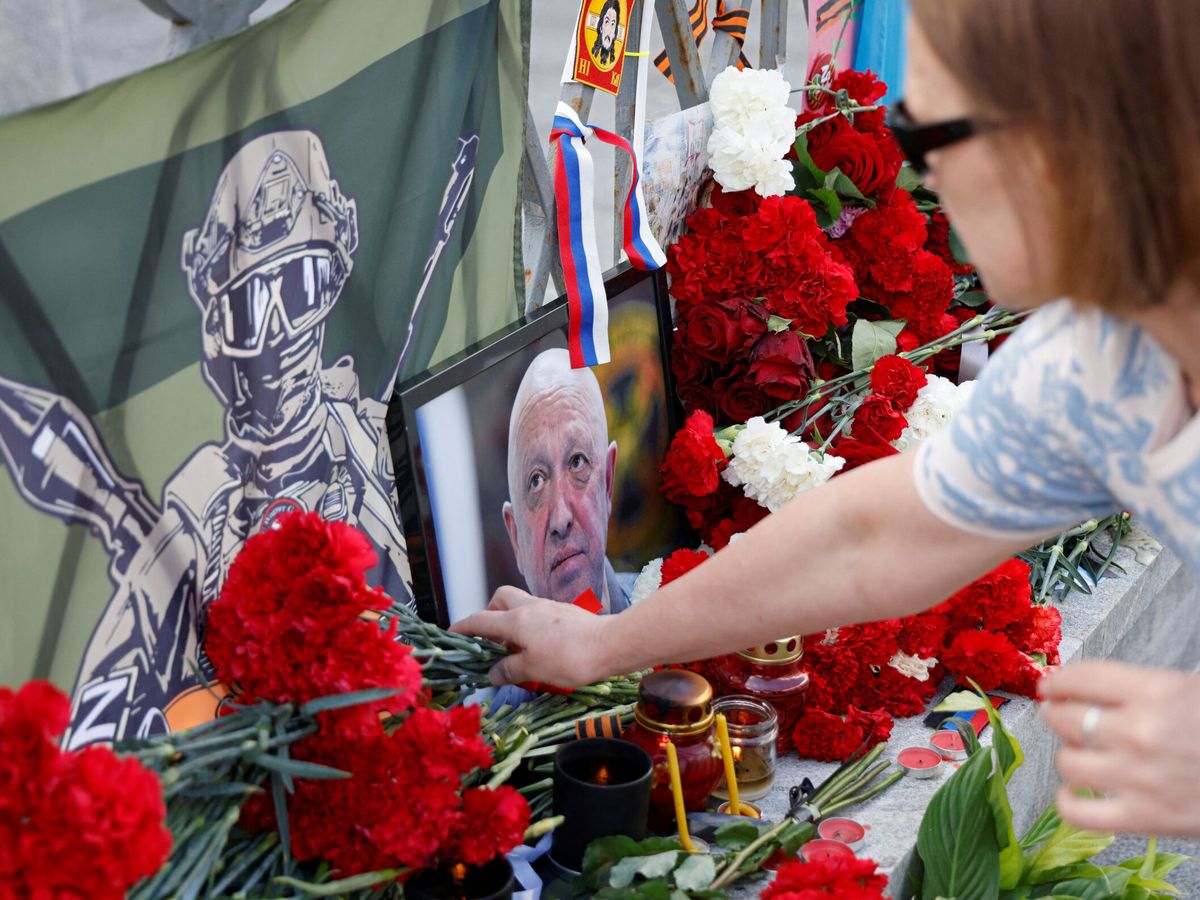 Foto: Memorial por la muerte de Prigozhin en Moscú. (Reuters/Maxim Shemetov)