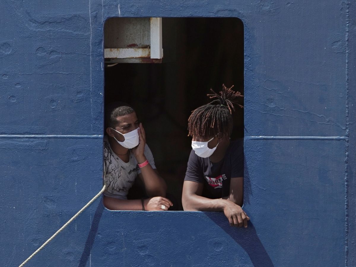 Foto: Migrantes en el 'Geo Barents'. (Reuters)