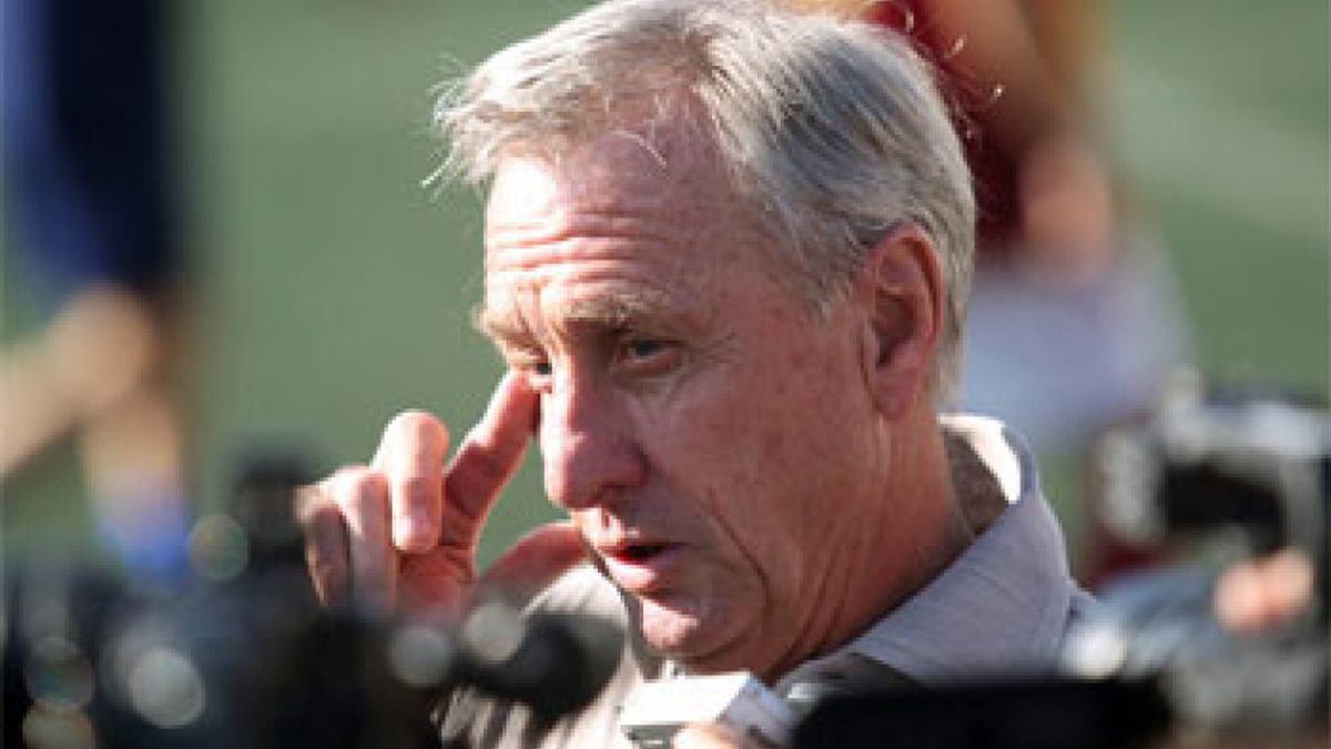 Cruyff recurrirá ante los tribunales el nombramiento de Van Gaal como director deportivo del Ajax