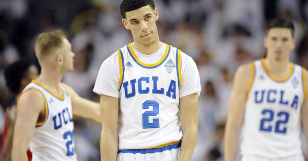 Foto: Lonzo Ball, el mayor de los tres hermanos, juega en la Universidad de UCLA. (Reuters)