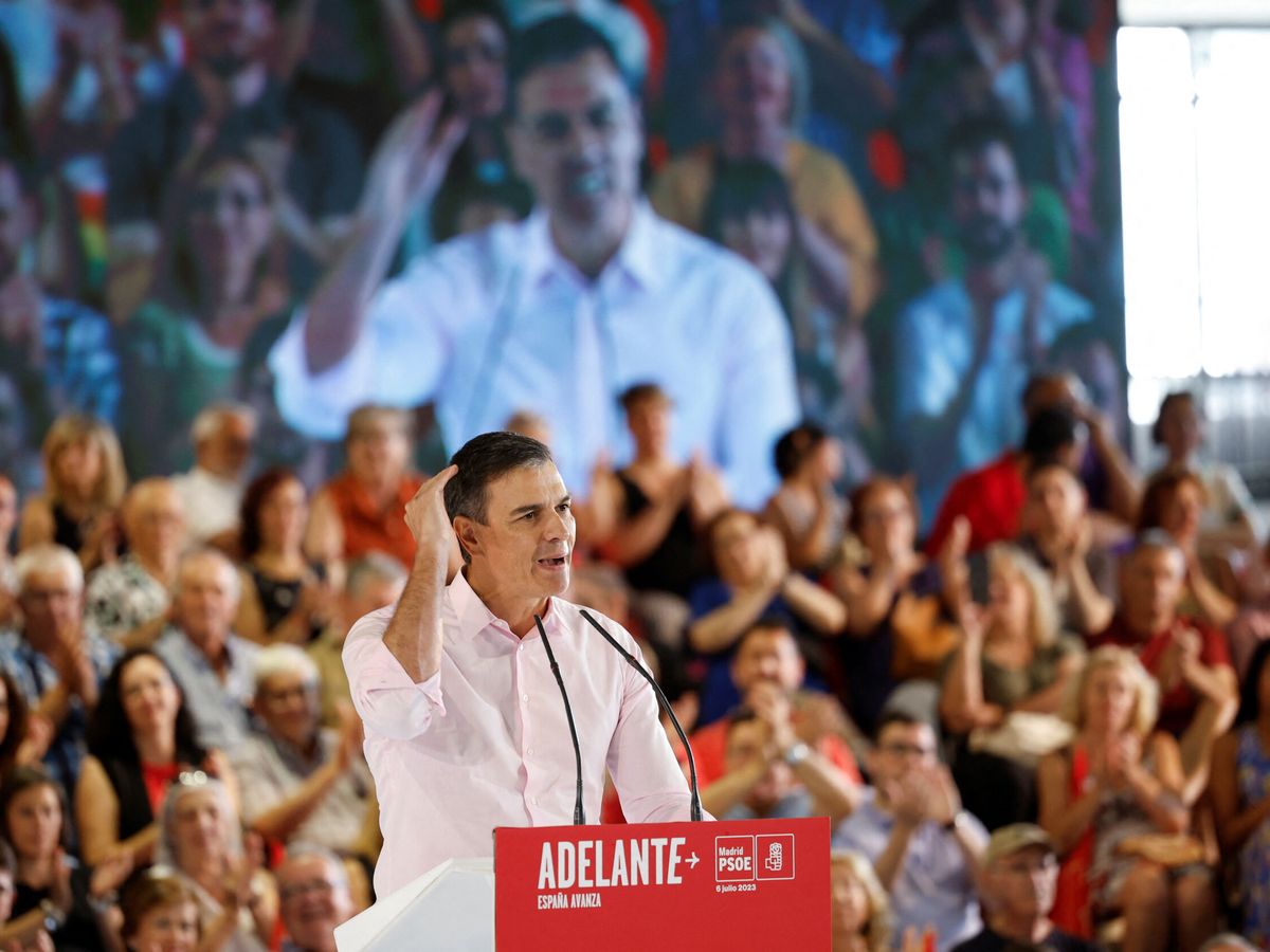 Foto: El presidente del Gobierno y candidato del PSOE a la reelección, Pedro Sánchez, durante el mitin previo al arranque de la campaña electoral. (Reuters/Juan Medina)