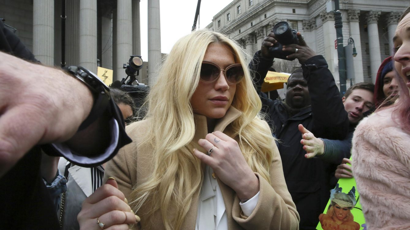 Foto: La cantante Kesha en una imagen de archivo a su salida del juicio (Gtres)