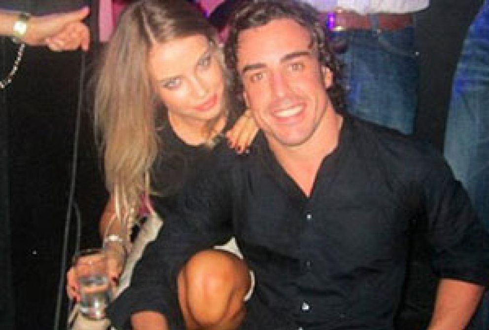 Foto: Las imágenes que confirman el noviazgo de Fernando Alonso y Xenia Tchoumitcheva