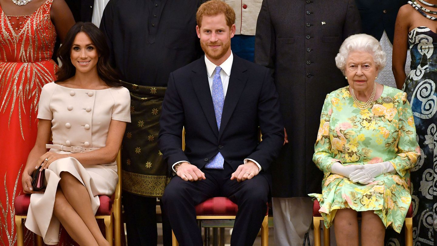 Los Sussex con la reina Isabel II en 2018. (Reuters)