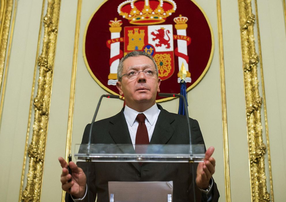 Foto: Alberto Ruiz-Gallardón en la rueda de prensa en la que anunció su dimisión (EFE)