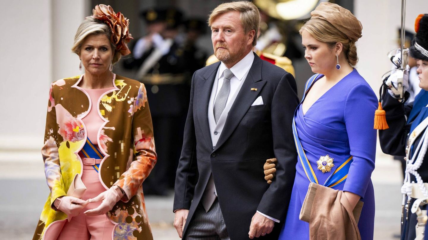 Los reyes de Holanda junto a Amalia. (CP)