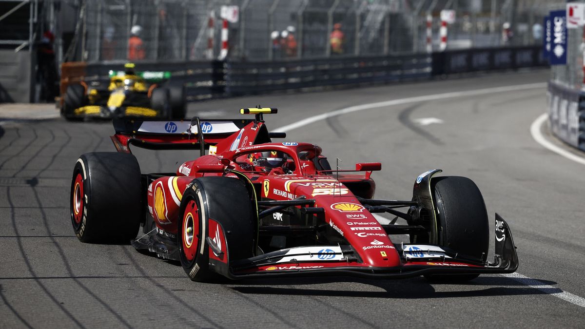 Carlos Sainz mantiene la tercera plaza y se sube al podio de un accidentado Gran Premio de Mónaco