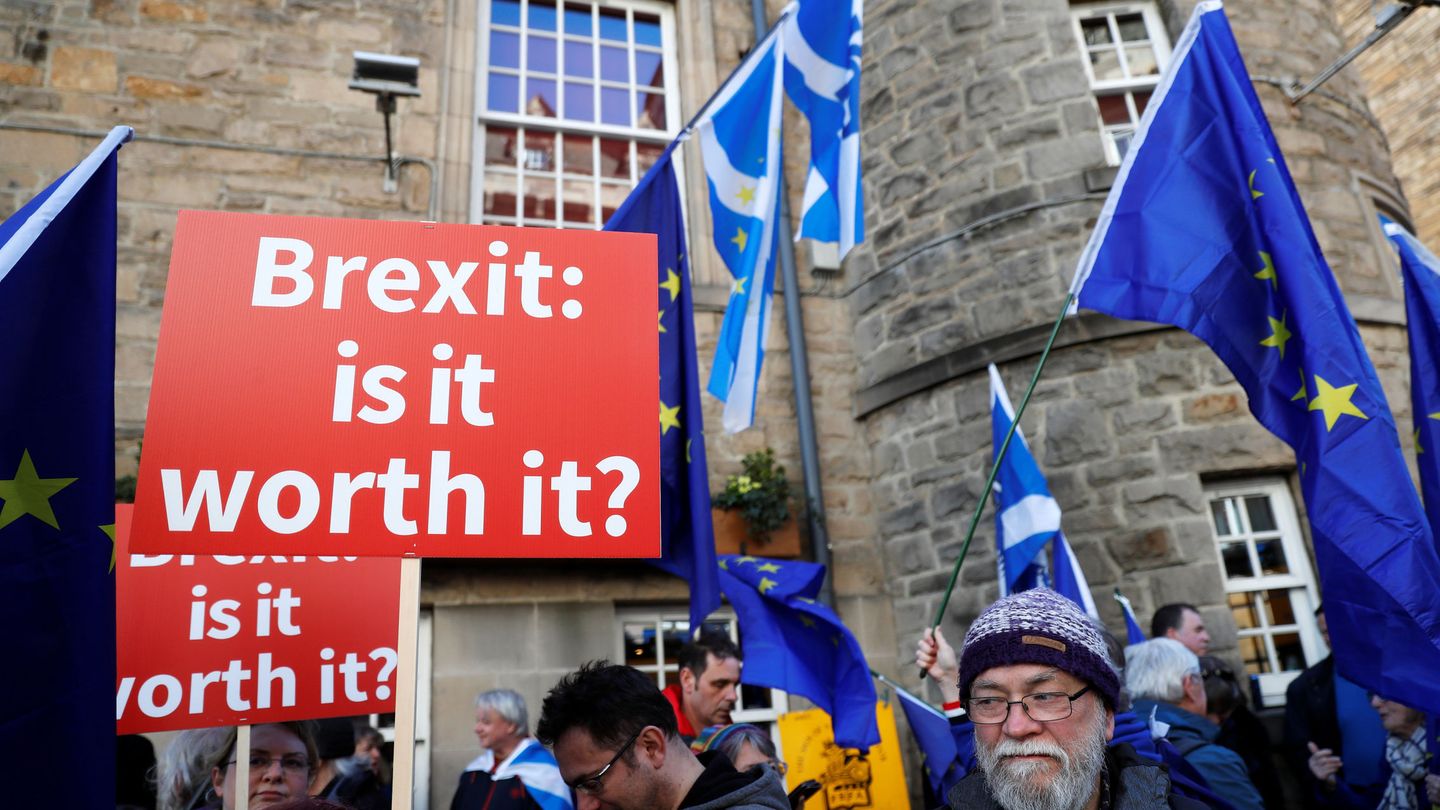 Manifestación pro-UE para pedir que los ciudadanos voten el acuerdo final del Brexit, en Edimburgo. (Reuters)