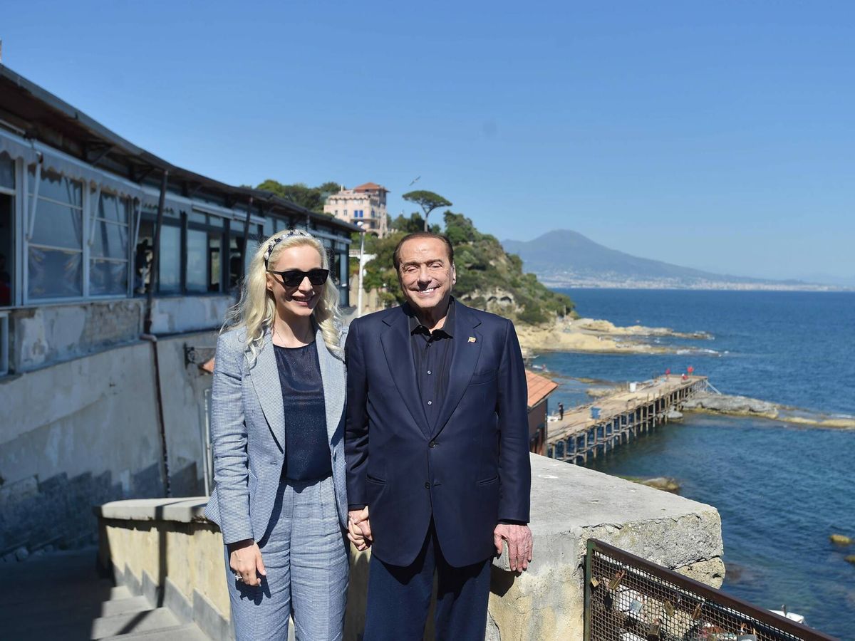 Foto: Marta Fascina y Silvio Berlusconi. (Cordon Press)