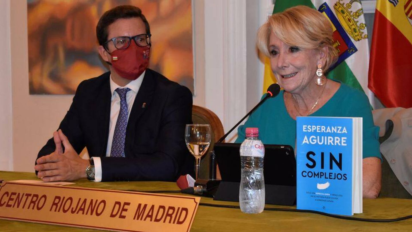D. José Antonio Rupérez Caño, presidente del Centro Riojano de Madrid, y Dña. Esperanza Aguirre, ex presidenta de la Comunidad de Madrid. (Cortesía)