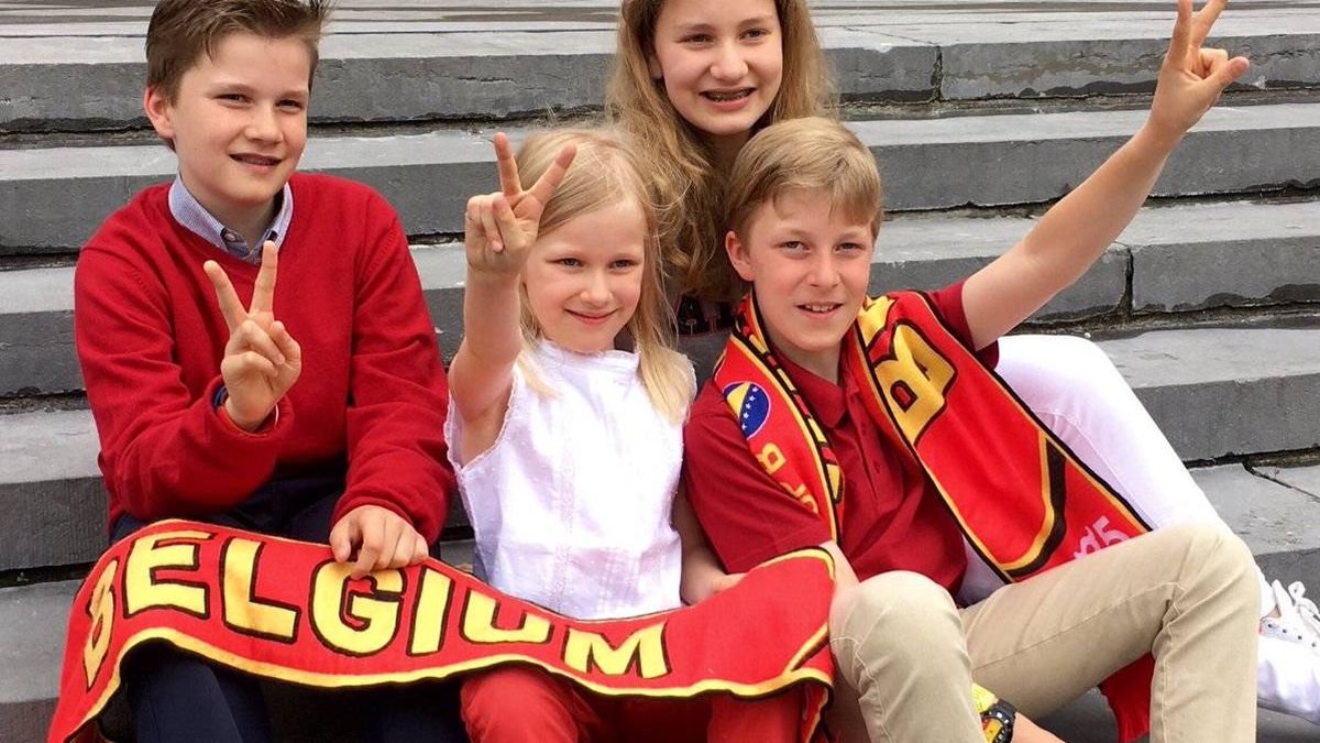 Los hijos de los reyes de Bélgica se vuelcan con la selección de su país
