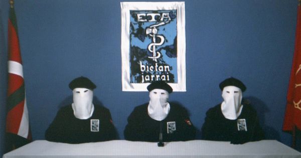 Foto: Imagen de archivo de la banda terorrista ETA en 2011. (Efe) 
