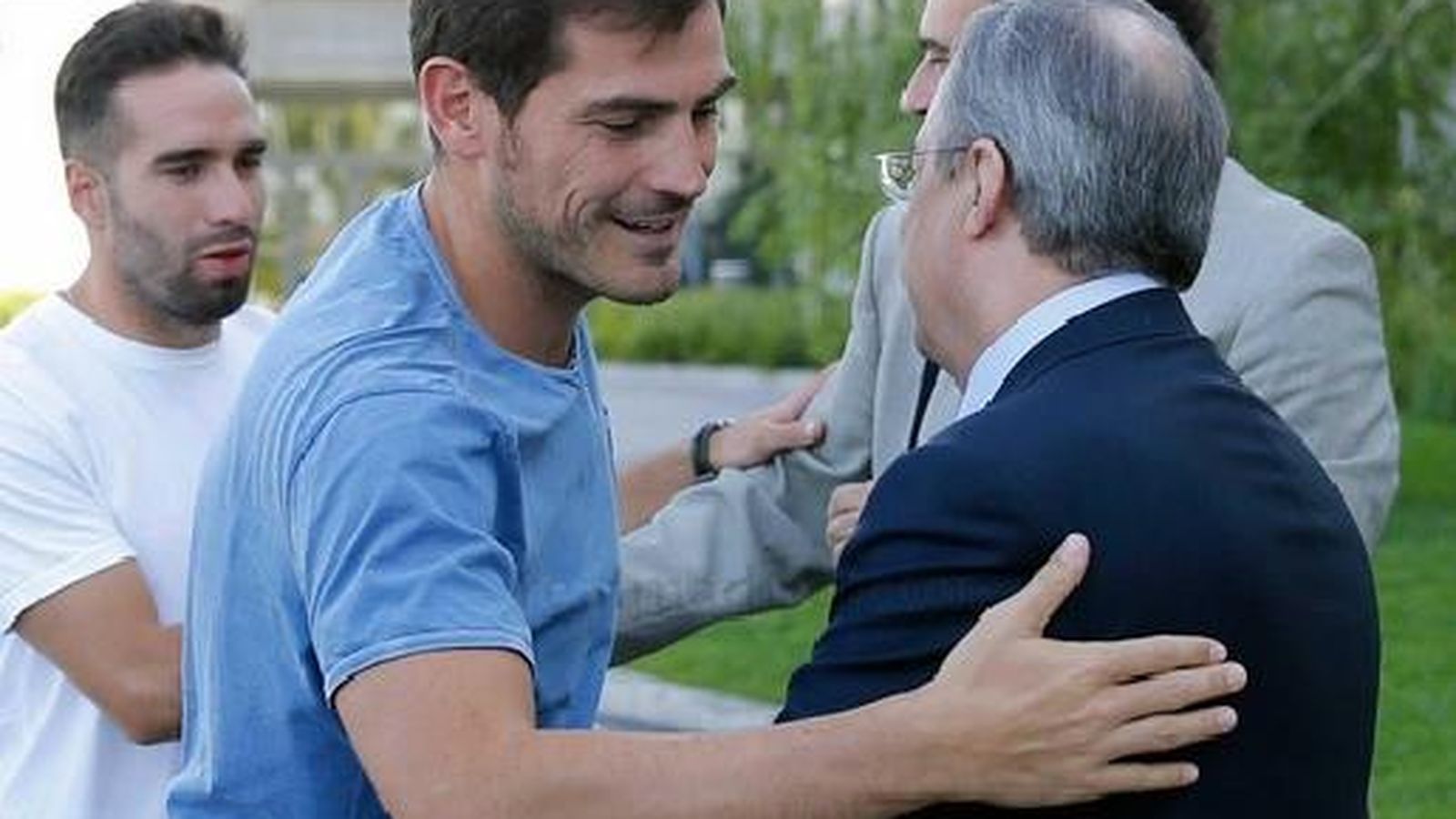 Foto: Casillas, junto a Florentino en Valdebebas (Real Madrid).