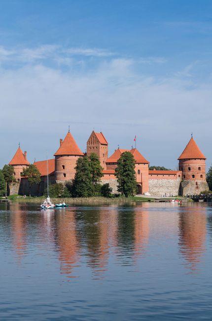 El castillo de Trakai está cerca de Vilnius. (Wikipedia) 