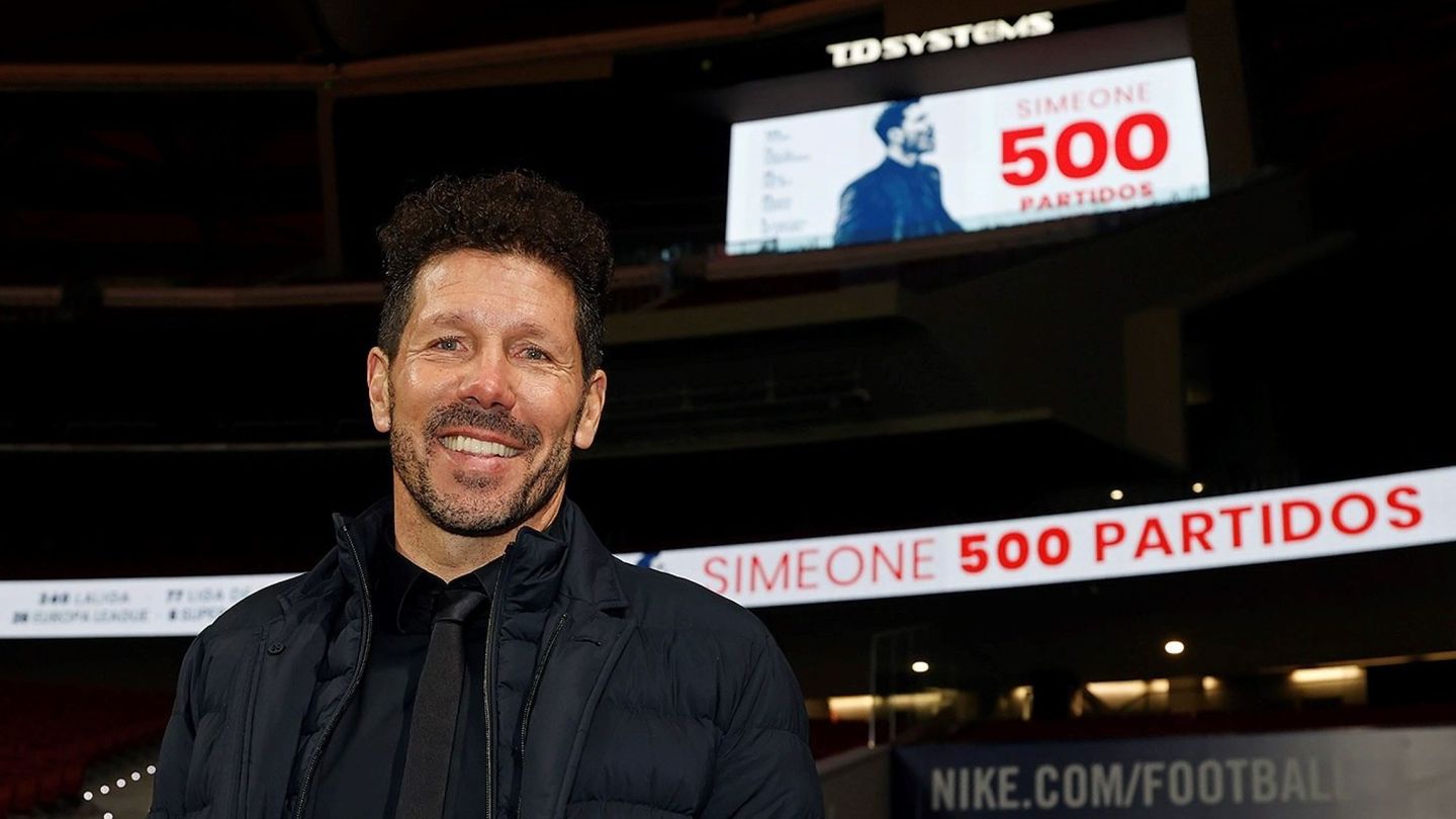 Simeone celebra los 500 partidos como entrenador del Atleti. (Efe)