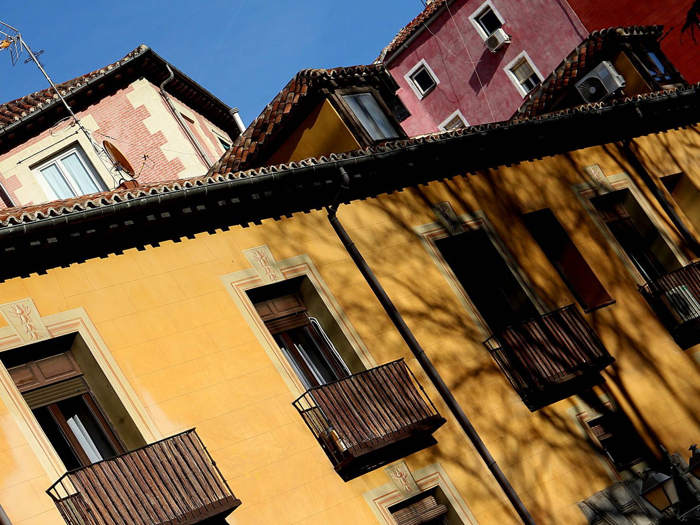 Las casas a la malicia de la calle Segovia. (CC/Augusto Gomes)