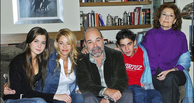 Julia Gutiérrez Caba, Victor Elías, Antonio Resines, Belén Rueda y Natalia Sánchez. (Cortesía Mediaset)