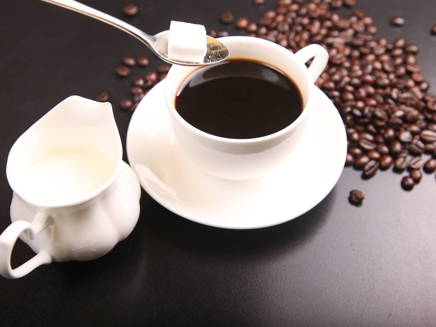 El café ocasiona acidez estomacal, indigestión, ardor de estómago o irritación intestinal.