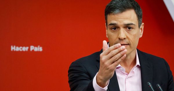 Foto: El Secretario General del PSOE Pedro Sánchez, durante una rueda de prensa en la sede del partido en Madrid. (EFE)