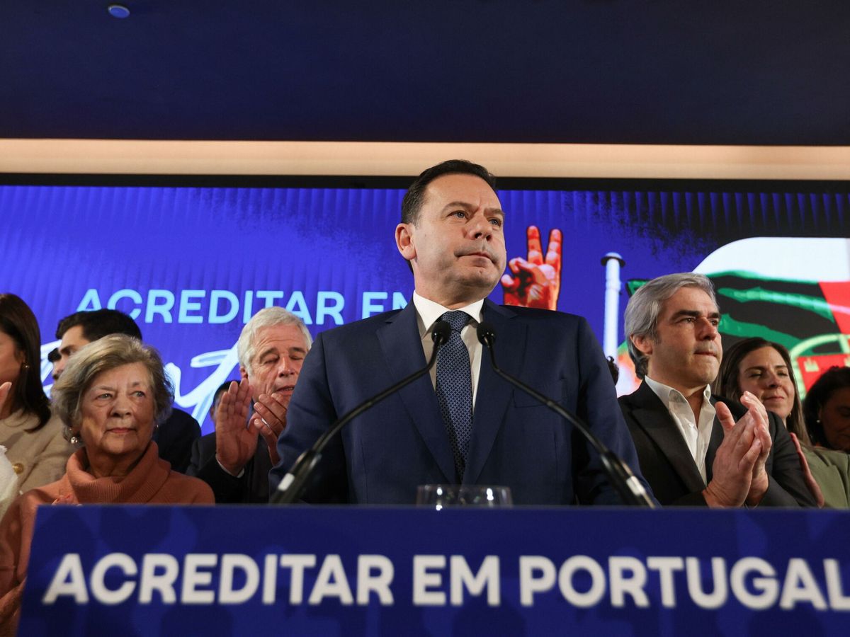 Foto: El presidente del Partido Social Demócrata, Luis Montenegro, ofrece un discurso tras ganar las elecciones en Portugal. (EFE/Tiago Petinga)