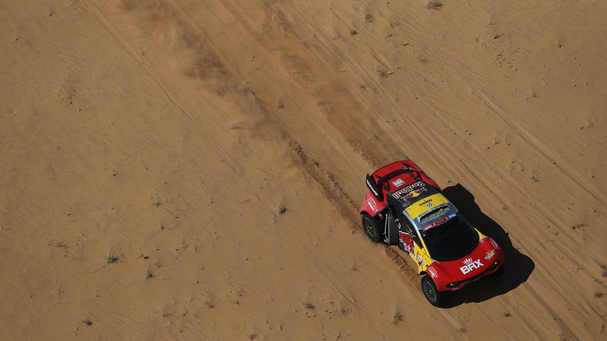 Loeb vence y Al-Attiyah resurge para entrar en la pugna de Sainz y Al Rajhi por la general del Dakar
