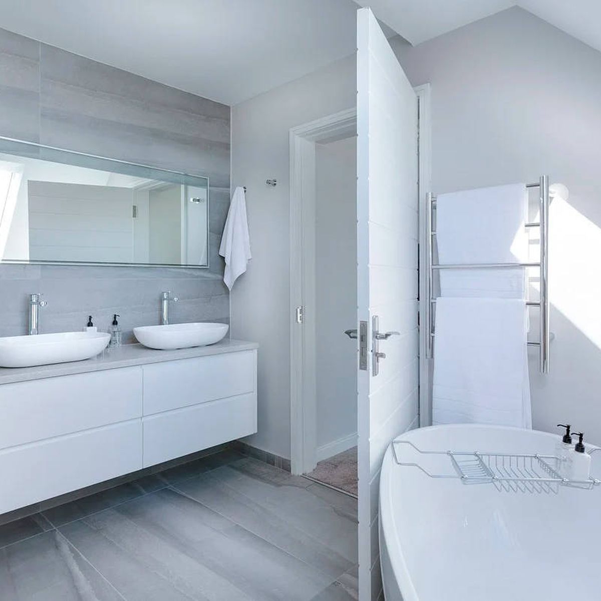 Los espejos con luz LED y antivaho más prácticos y decorativos para tu baño